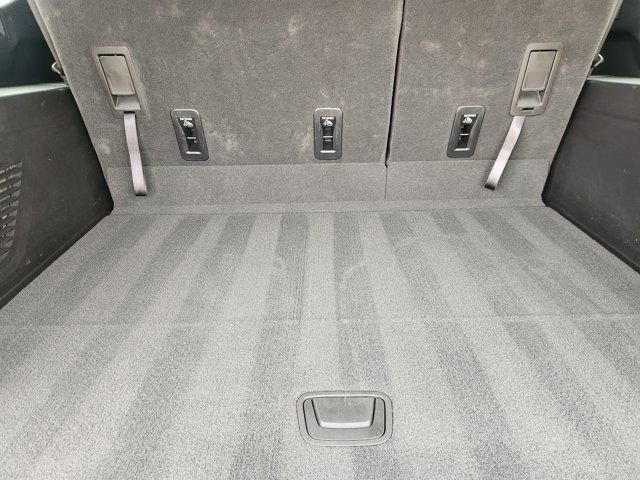 Used 2025 Chevrolet Suburban LS image 34