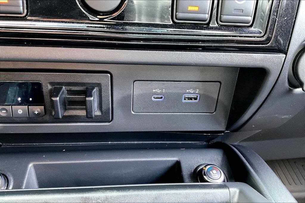 Used 2024 Nissan Titan PRO-4X w/ Pro-4x Convenience Package AWD/4WD image 17