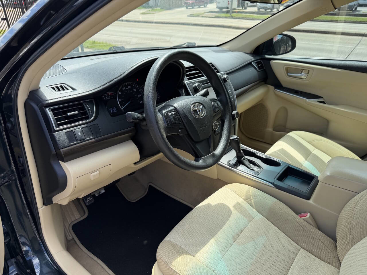 Used 2015 Toyota Camry LE FWD image 14