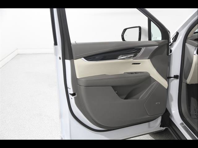 Used 2024 Cadillac XT6 Premium Luxury w/ Technology Package AWD/4WD image 4