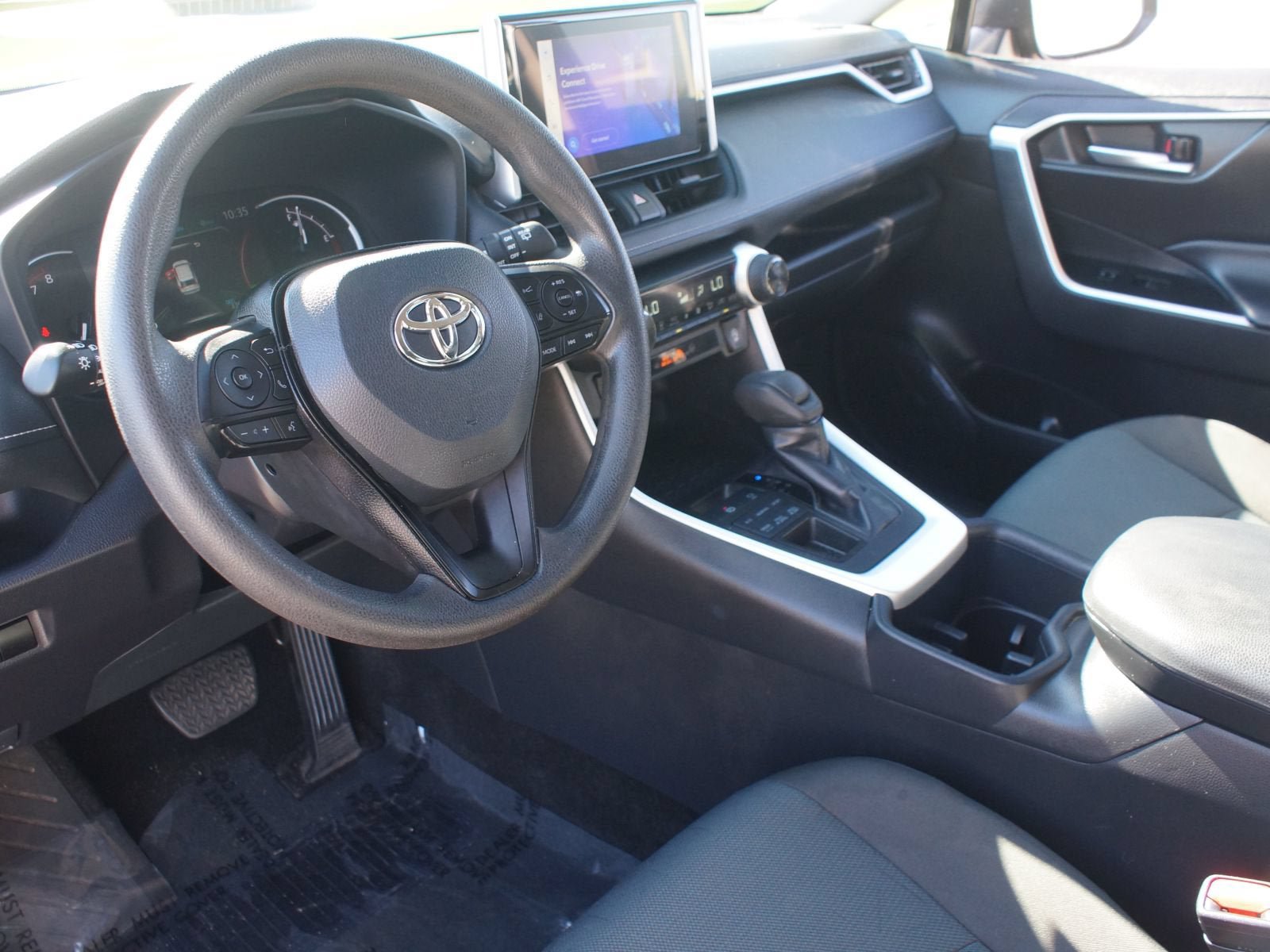 Used 2025 Toyota RAV4 XLE AWD/4WD image 13