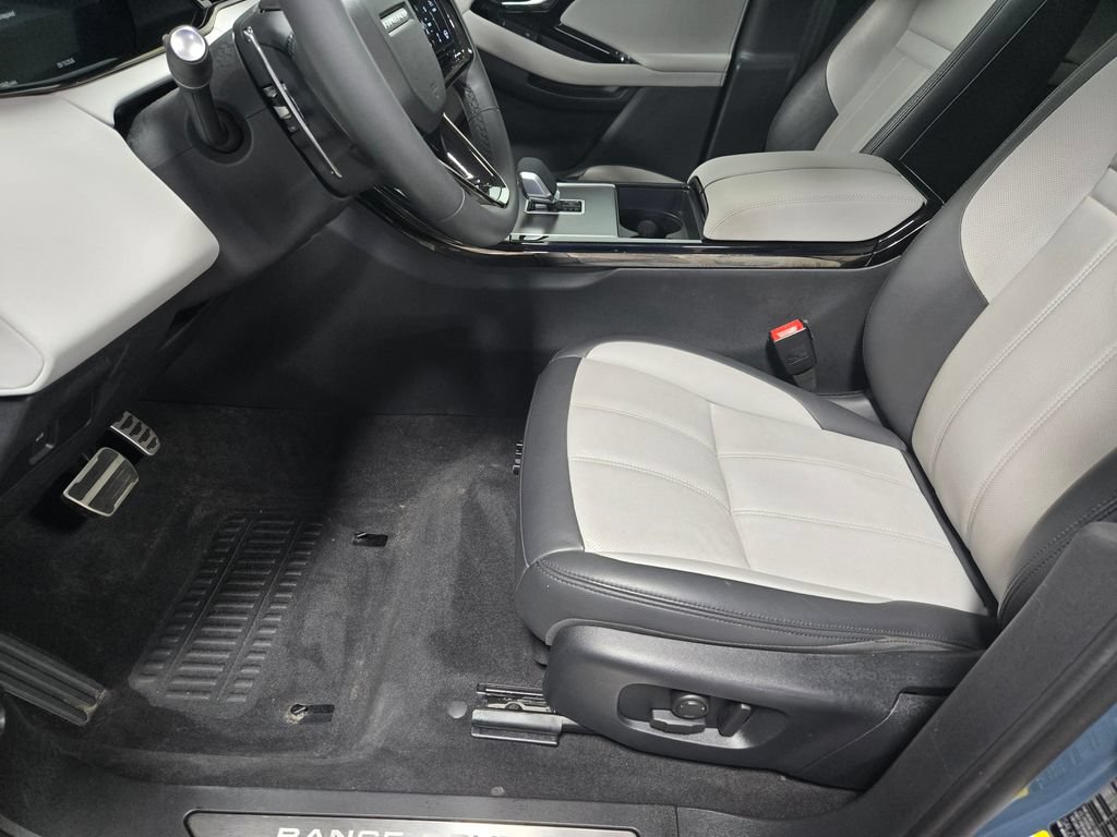 Used 2025 Land Rover Range Rover Evoque Dynamic SE AWD/4WD image 11