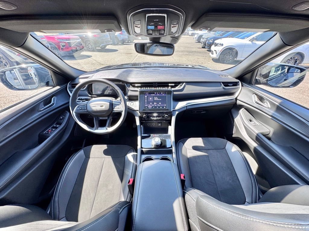 Used 2024 Jeep Grand Cherokee Altitude image 25