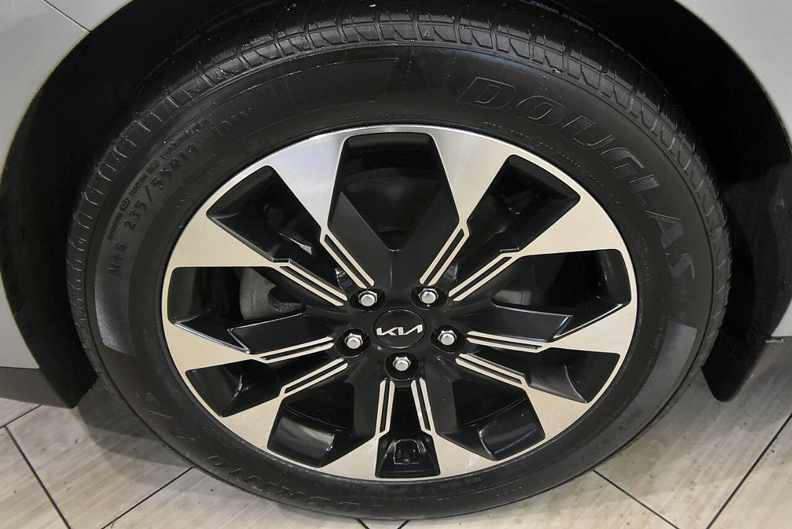 Used 2024 Kia Carnival EX FWD image 10