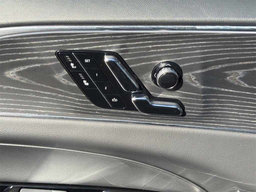 Used 2025 Cadillac Lyriq Luxury image 23