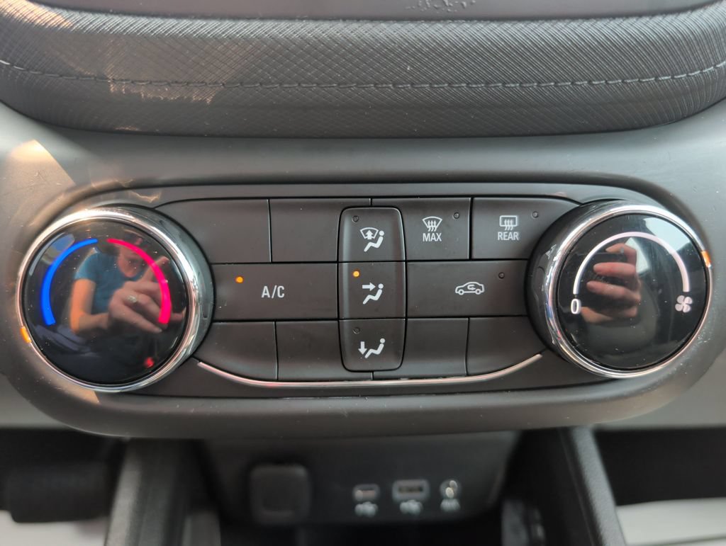 Used 2022 Chevrolet TrailBlazer LS FWD image 14