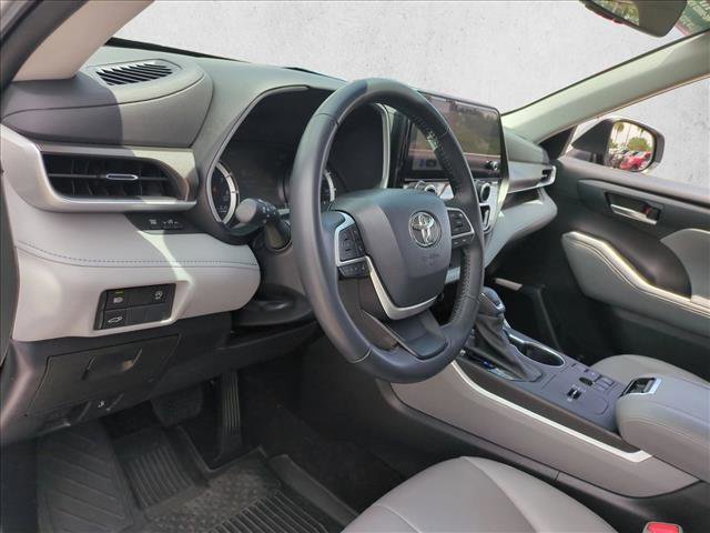 Used 2023 Toyota Highlander XLE FWD image 10