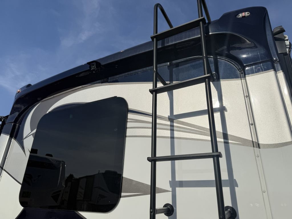 Used 2023 Ford E-450 and Econoline 450 Super Duty w/ Motorhome Prep Package image 18