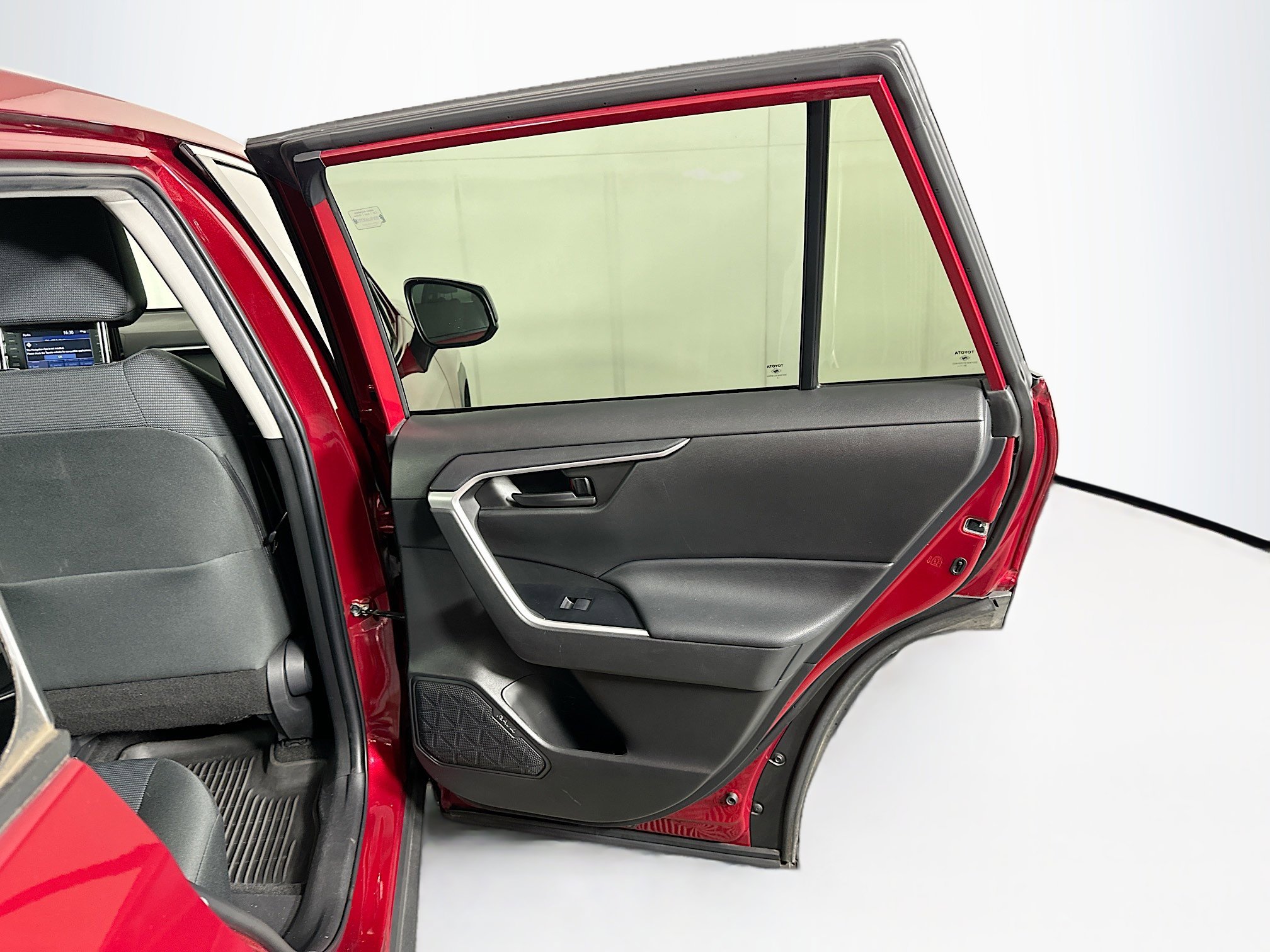 Used 2022 Toyota RAV4 LE image 27