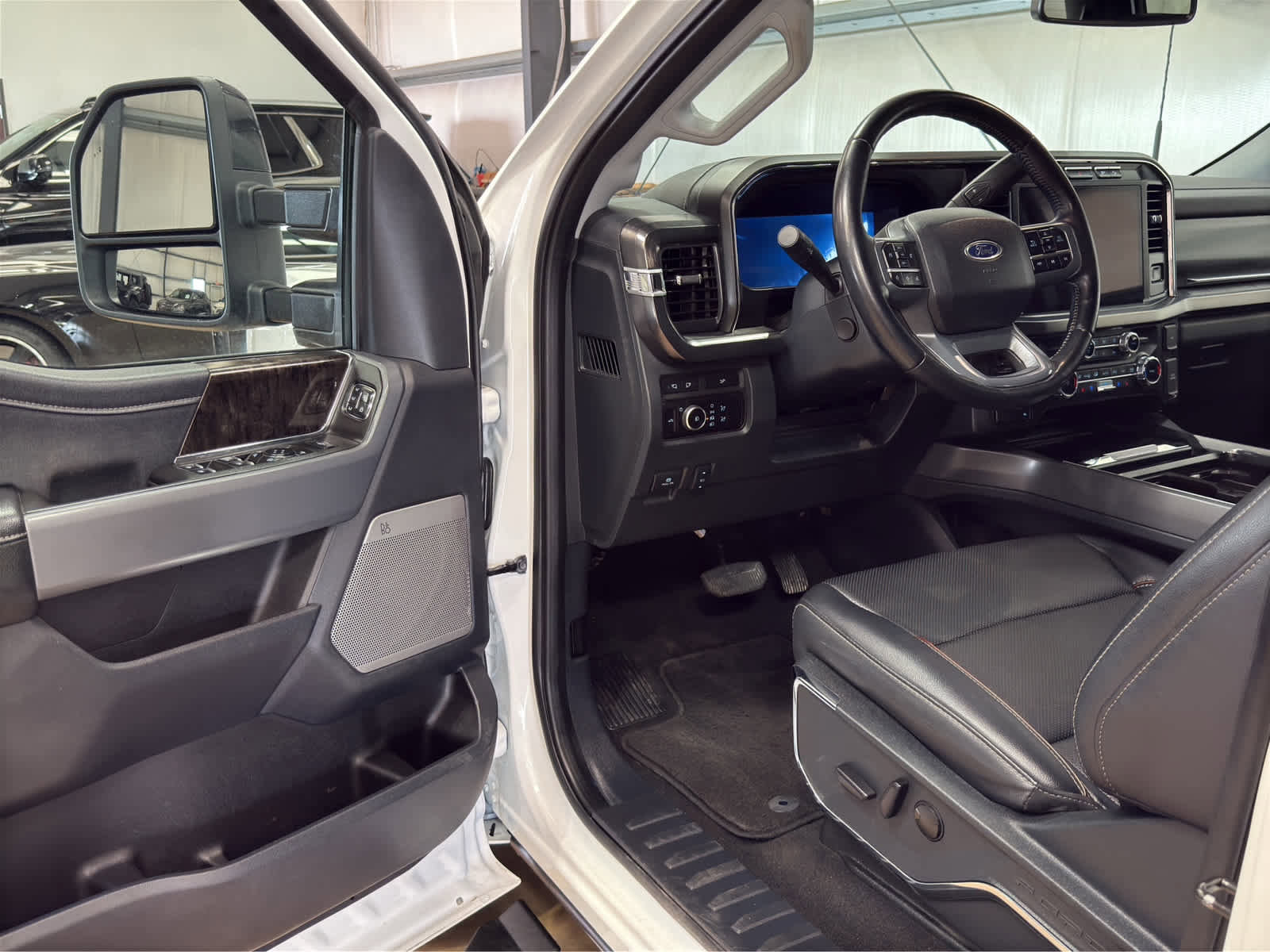 Used 2024 Ford F350 Lariat w/ FX4 Off-Road Package image 10