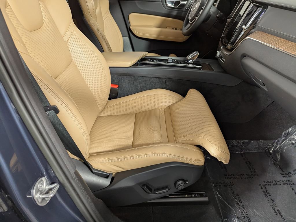 Used 2023 Volvo XC60 B5 Ultimate w/ Climate Package image 29