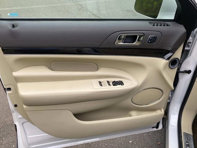 Used 2018 Lincoln MKT AWD image 12