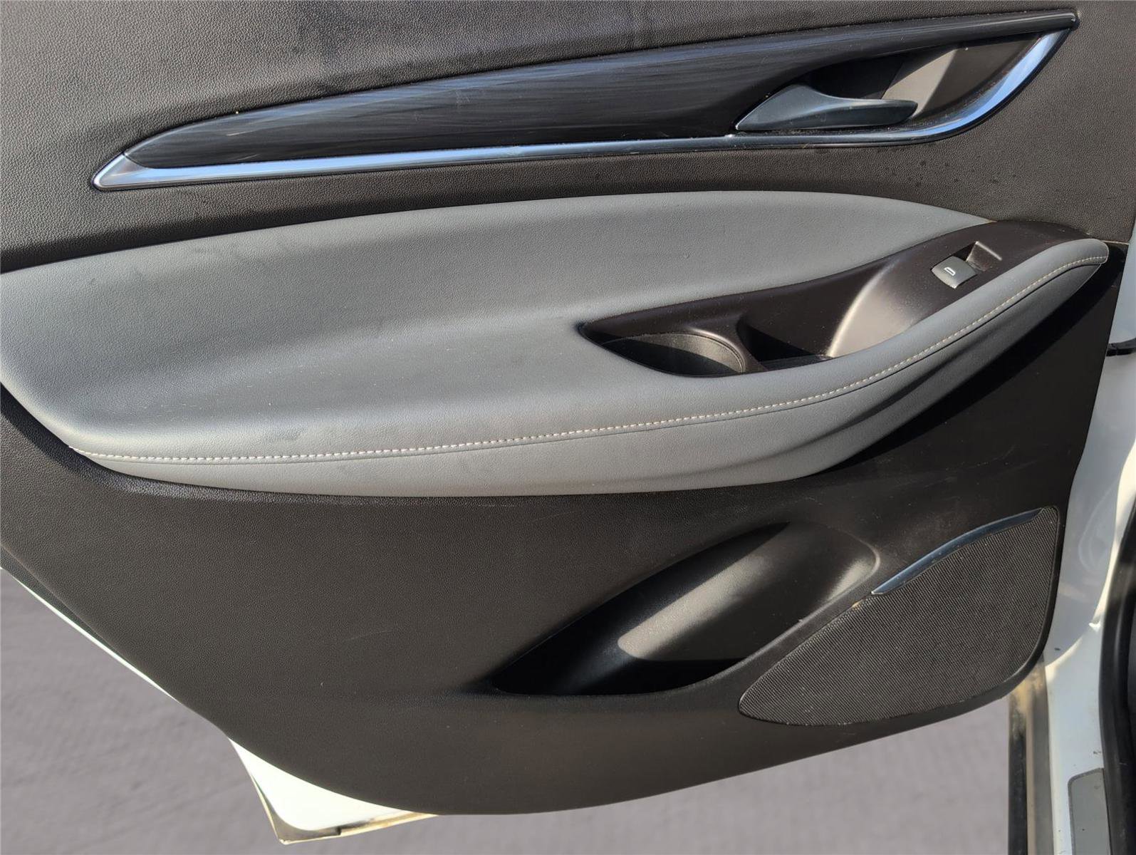 Used 2020 Buick Enclave Essence image 34