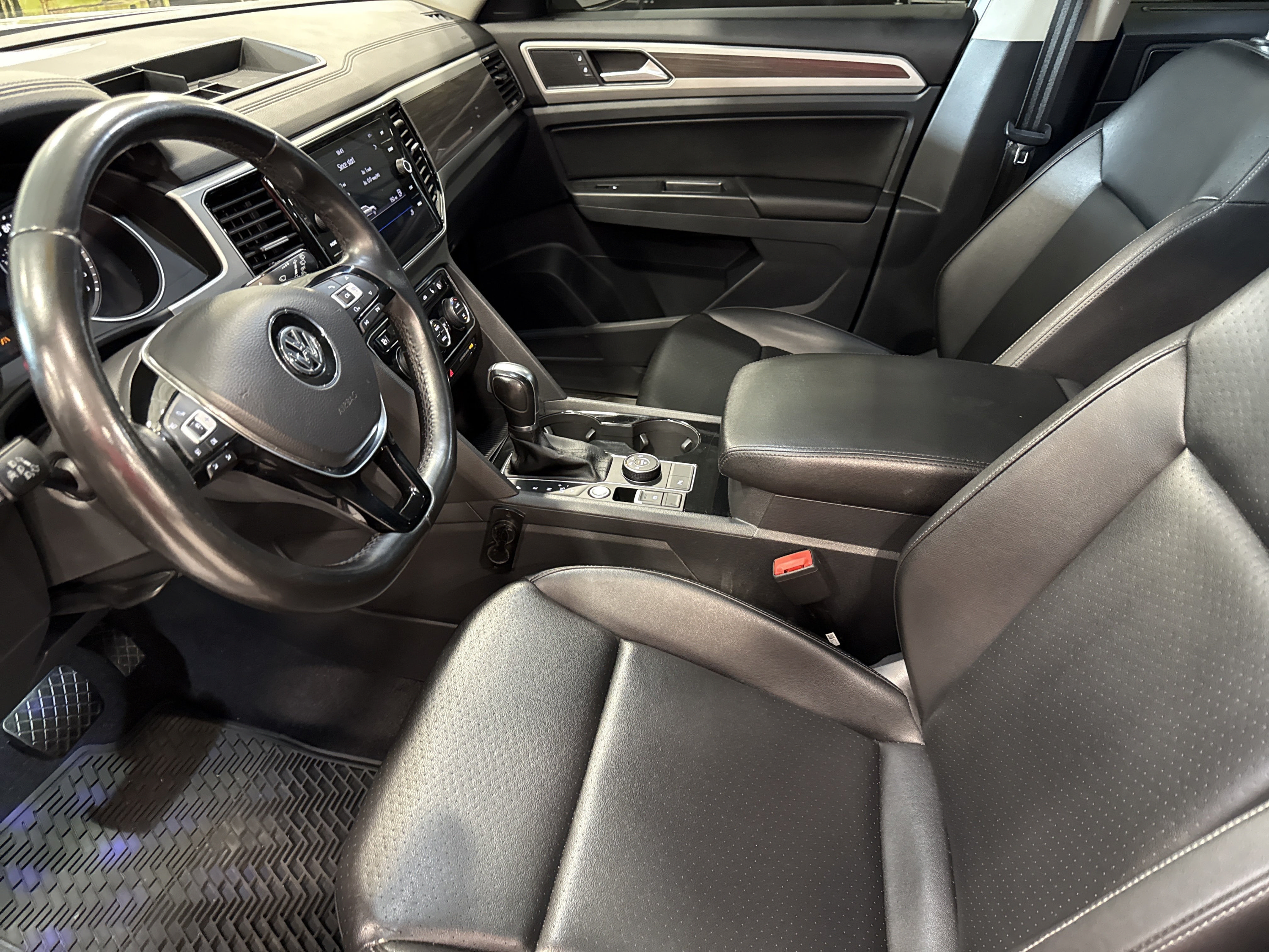 Used 2018 Volkswagen Atlas SEL AWD/4WD image 21