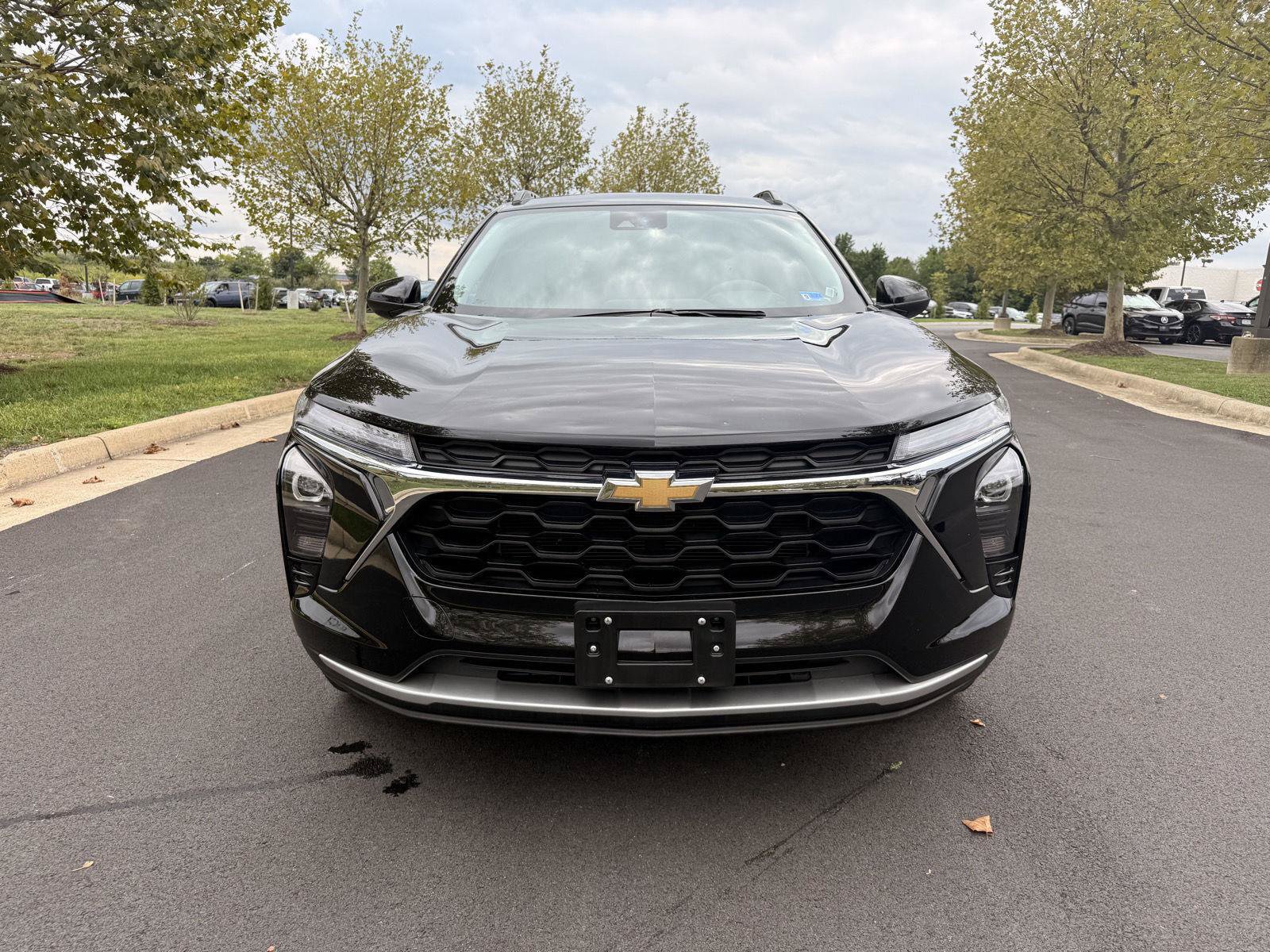 Used 2025 Chevrolet Trax LT FWD image 3
