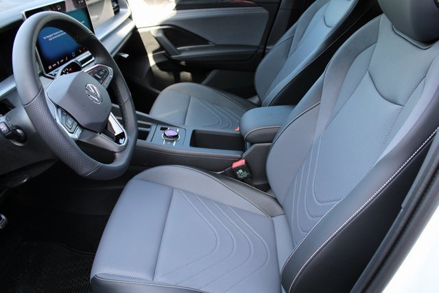 New 2025 Volkswagen Tiguan SE R-Line image 16