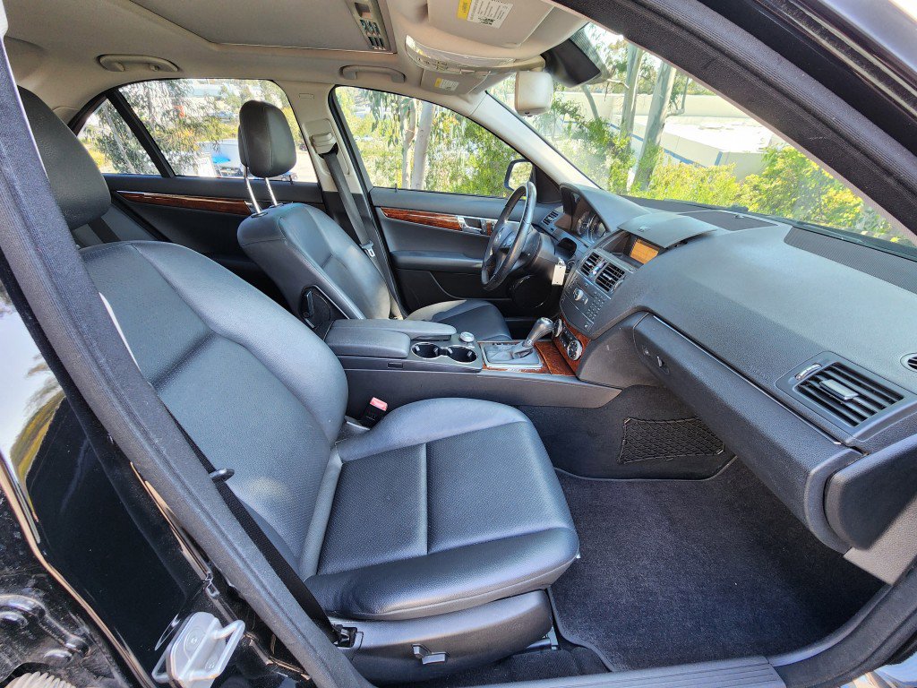 Used 2009 Mercedes-Benz C 300 Sedan image 26