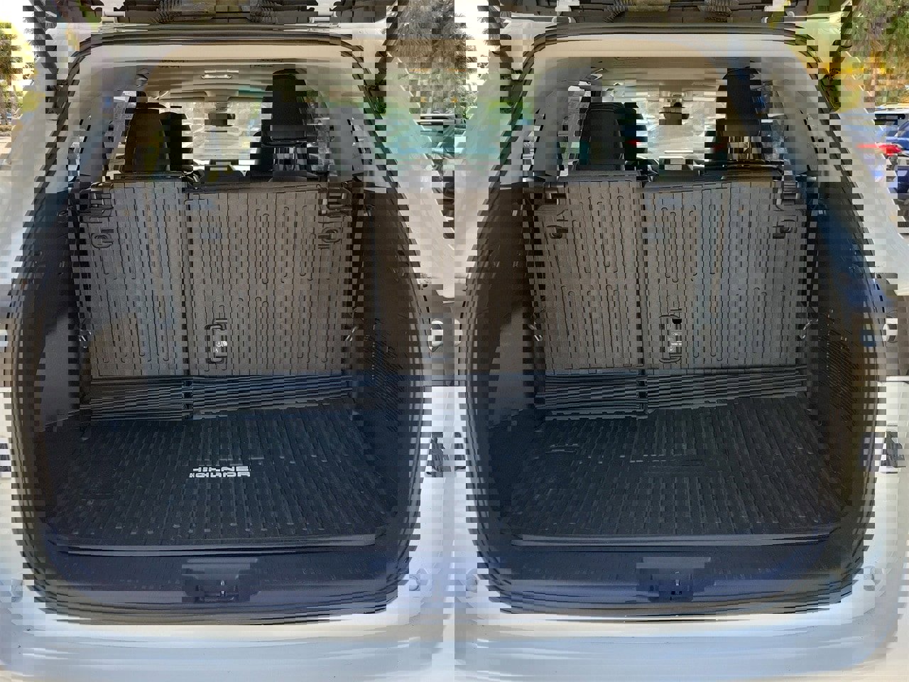 Used 2024 Toyota Highlander LE image 8