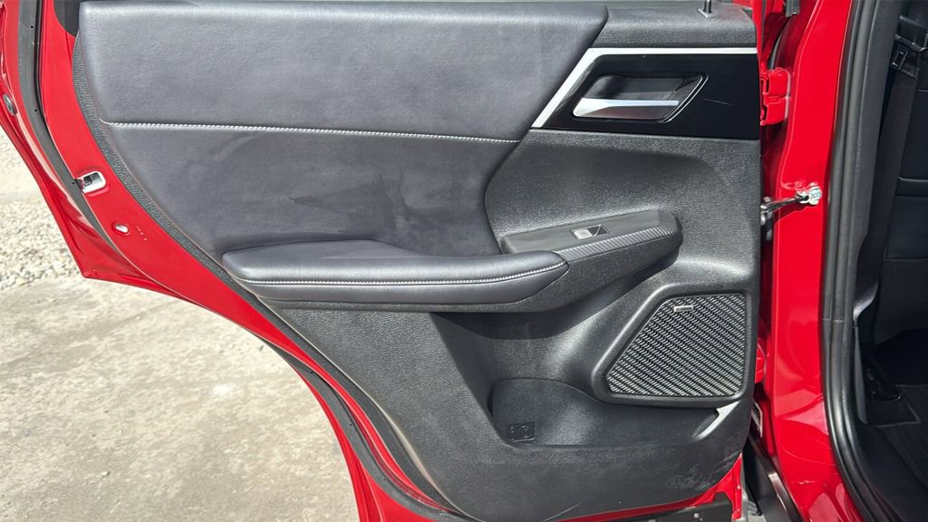 Used 2025 Mitsubishi Outlander SE image 16
