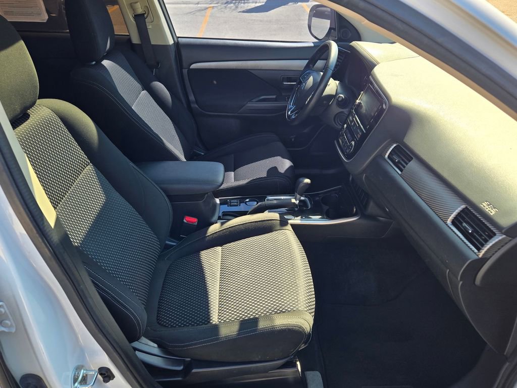 Used 2018 Mitsubishi Outlander SE FWD image 9