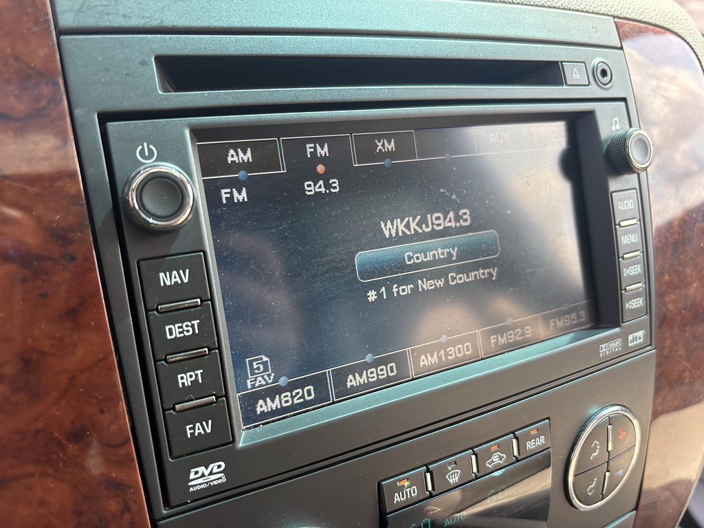 Used 2010 Chevrolet Tahoe LTZ RWD image 38