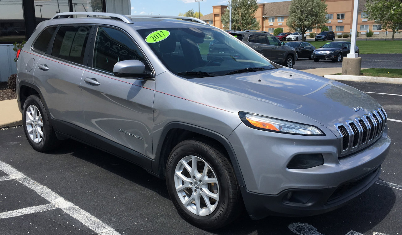 Used 2017 Jeep Cherokee Latitude w/ Safety/Convenience Group image 10