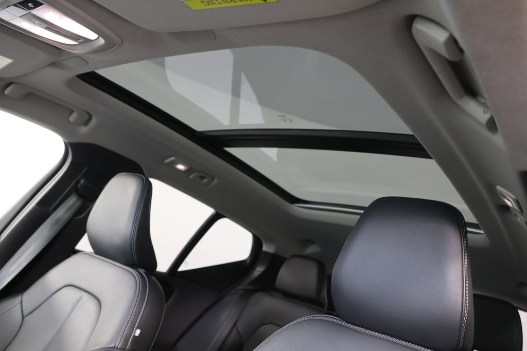 Used 2024 Volvo XC40 B5 Plus AWD/4WD image 18