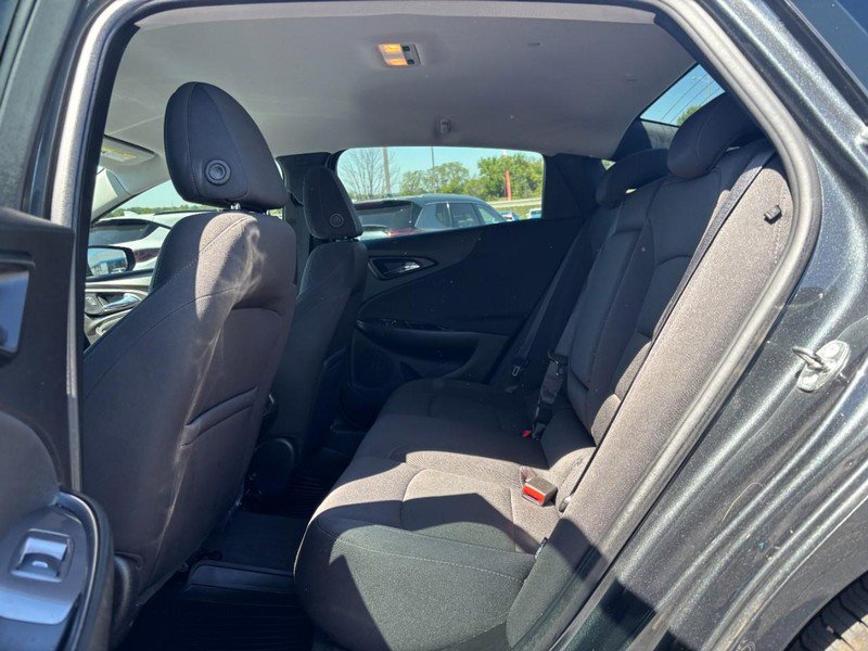 Used 2017 Chevrolet Malibu LT FWD image 10