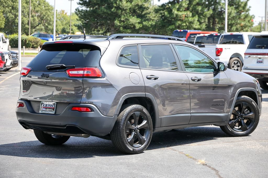 Used 2018 Jeep Cherokee Latitude w/ Altitude Package FWD image 18