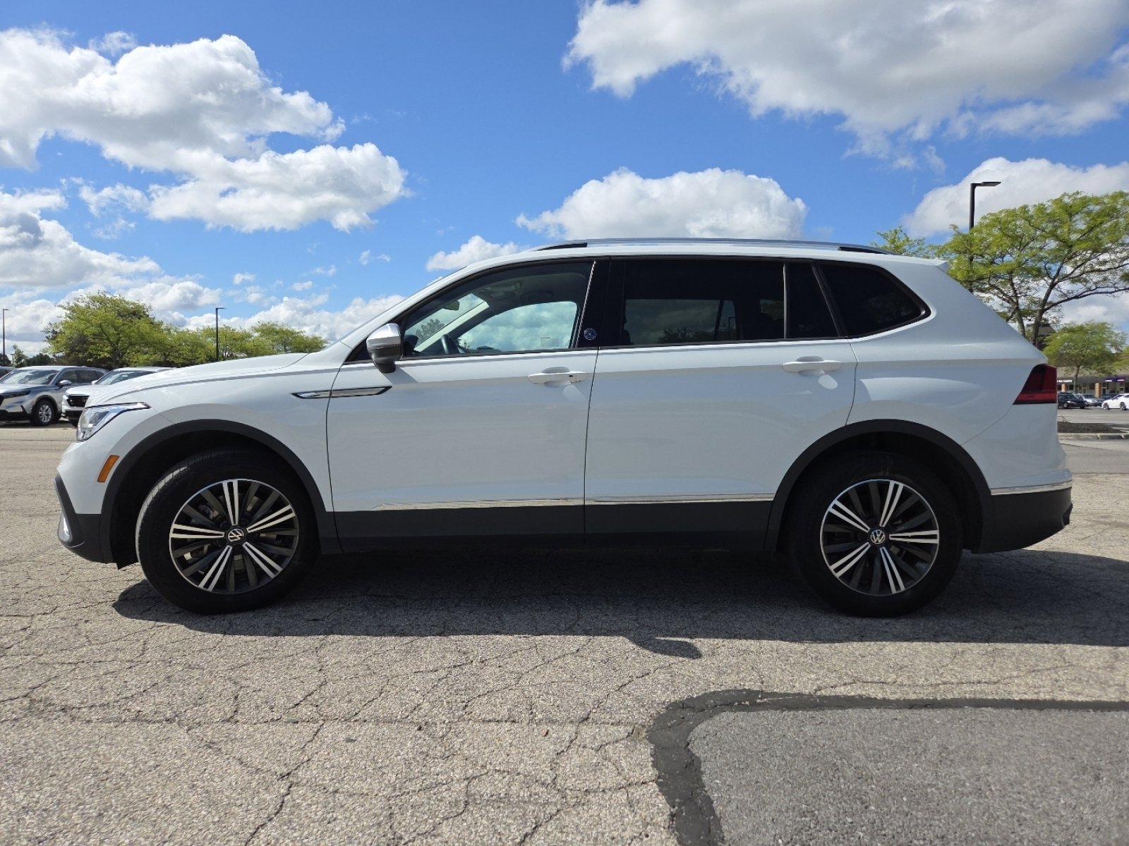 Used 2024 Volkswagen Tiguan Wolfsburg Edition AWD/4WD image 17