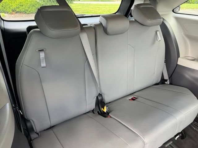 Used 2021 Toyota Sienna XLE FWD image 33