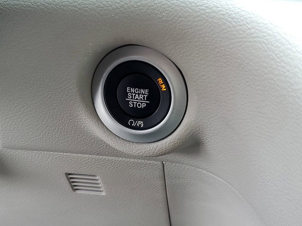 Used 2023 Chrysler Voyager LX image 18