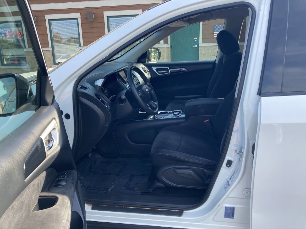 Used 2014 Nissan Pathfinder S image 10