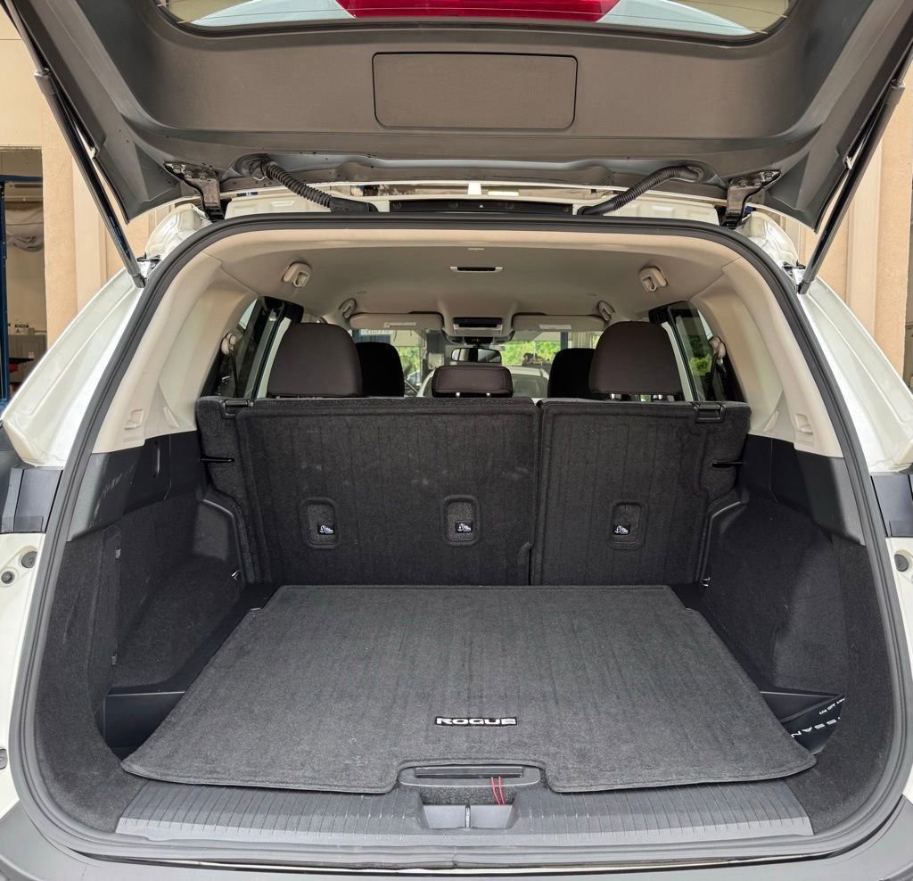 Used 2023 Nissan Rogue SV image 14
