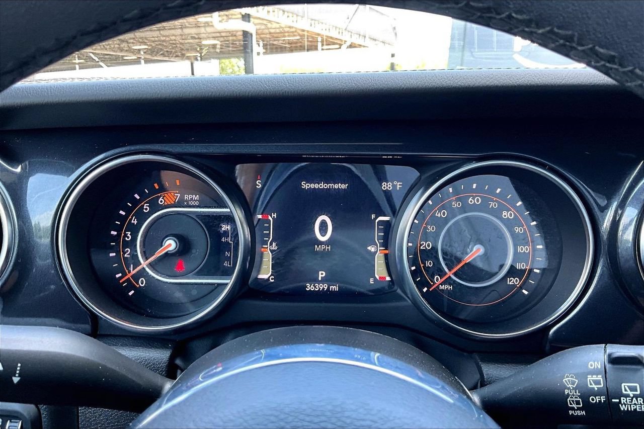 Used 2023 Jeep Wrangler Unlimited Sahara AWD/4WD image 10