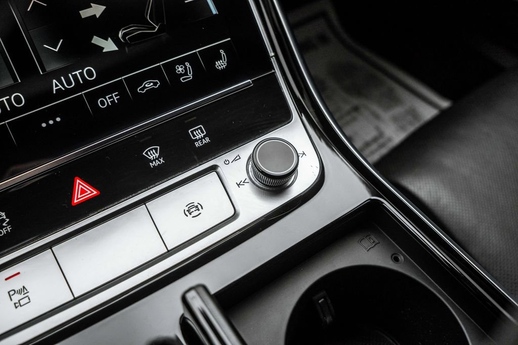 Used 2021 Audi A8 L 4.0T w/ Luxury Package image 28