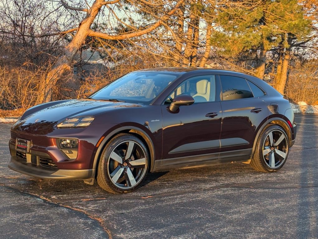 Certified 2025 Porsche Macan Electric image 39
