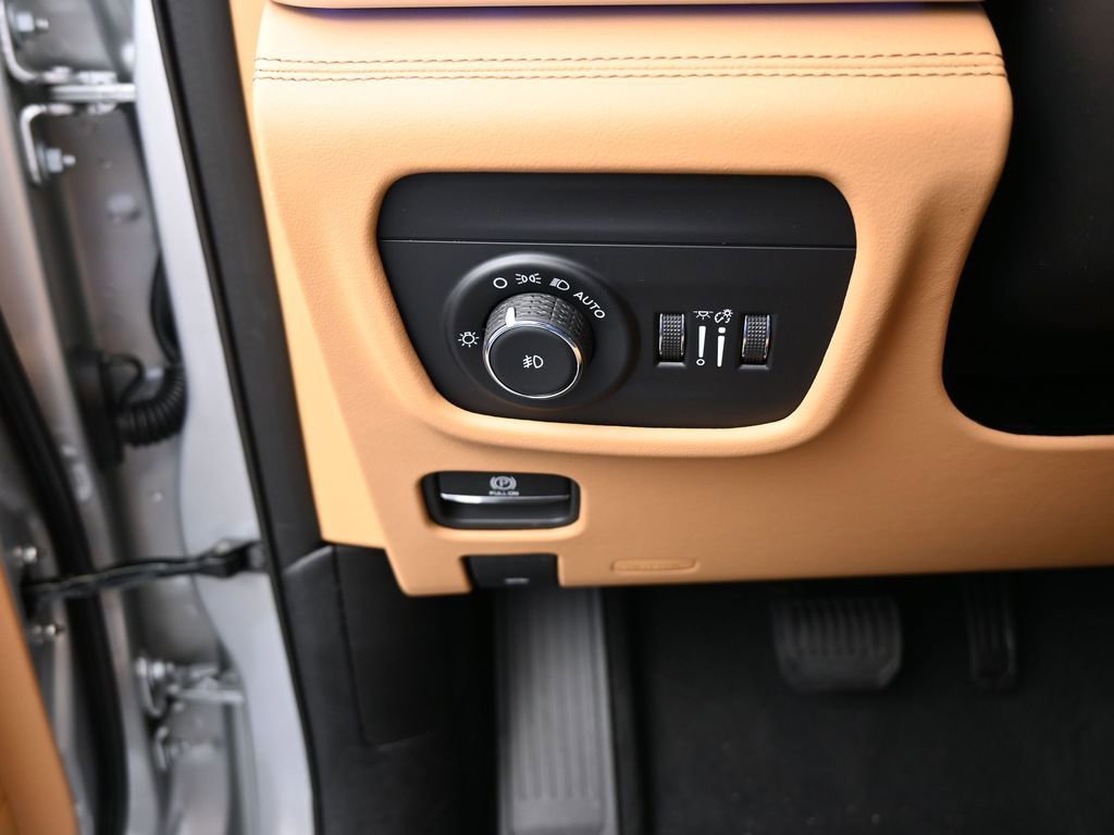 New 2025 Jeep Grand Cherokee Summit image 38