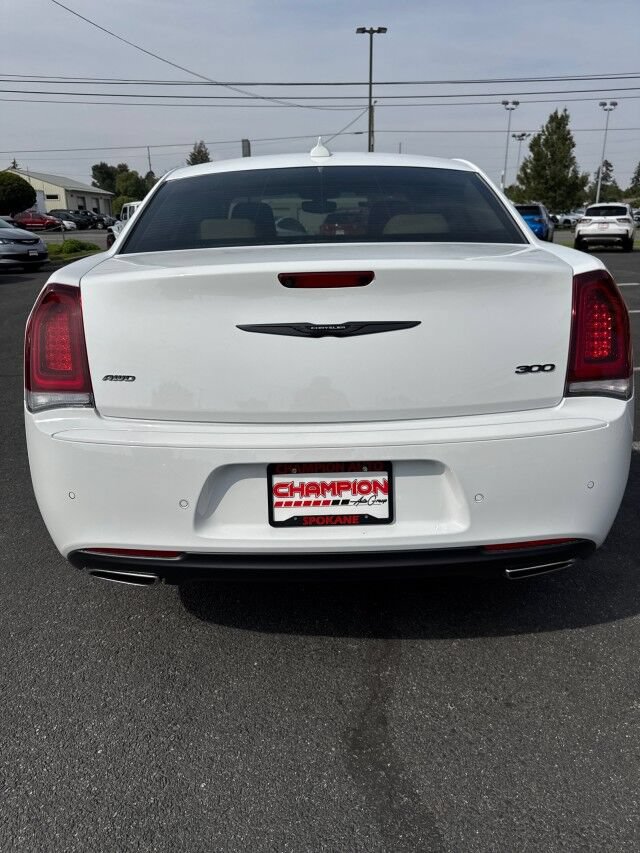 Used 2023 Chrysler 300 Touring L AWD/4WD image 6