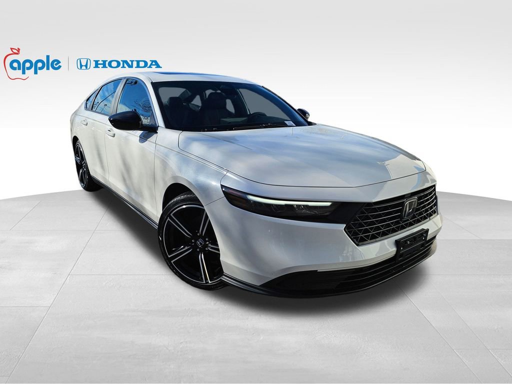 Used 2025 Honda Accord Sport image 3