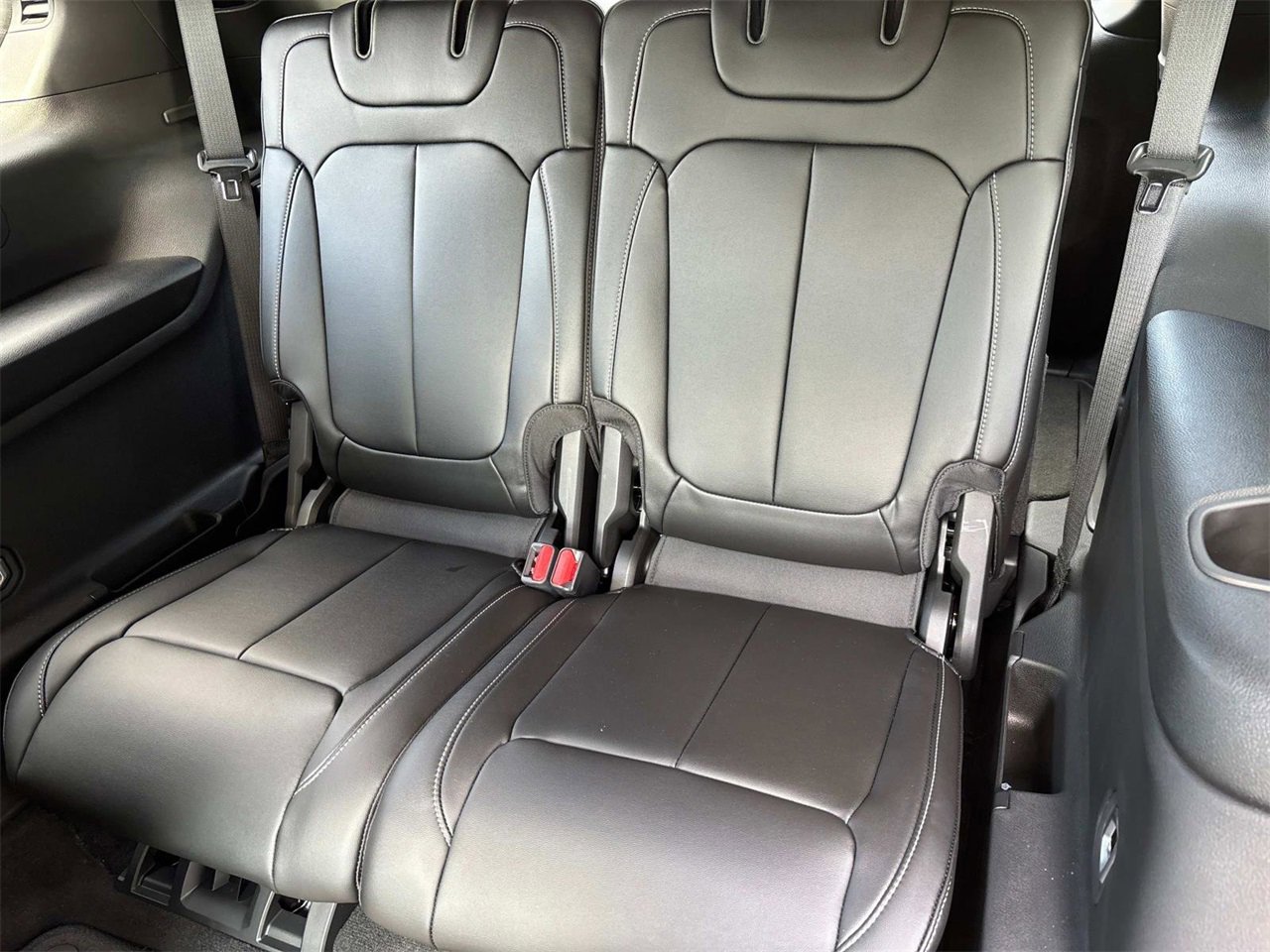 New 2025 Jeep Grand Cherokee L Limited w/ Black Appearance Package image 31