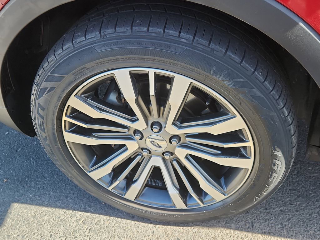 Used 2017 Ford Explorer Platinum image 18