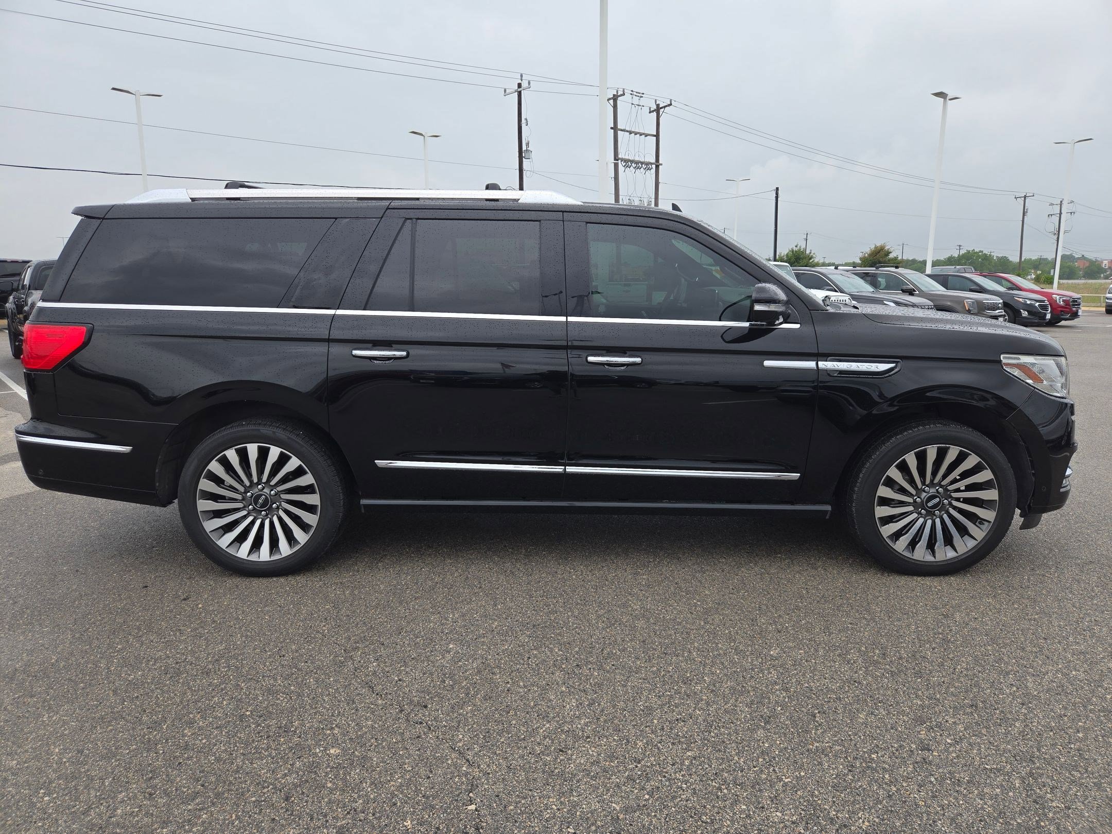 Used 2018 Lincoln Navigator L Reserve w/ Technology Package AWD/4WD image 2