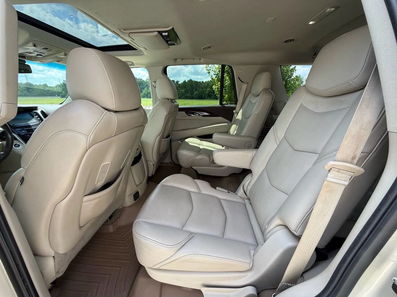 Used 2015 Cadillac Escalade Luxury AWD/4WD image 17