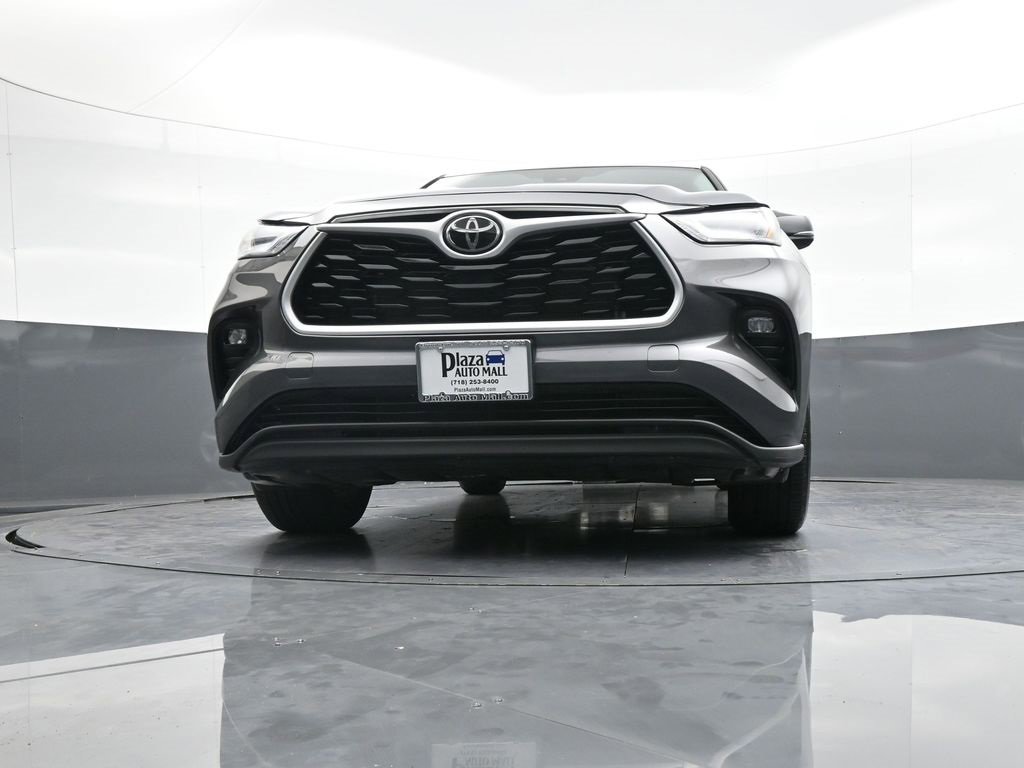 Certified 2023 Toyota Highlander L image 28