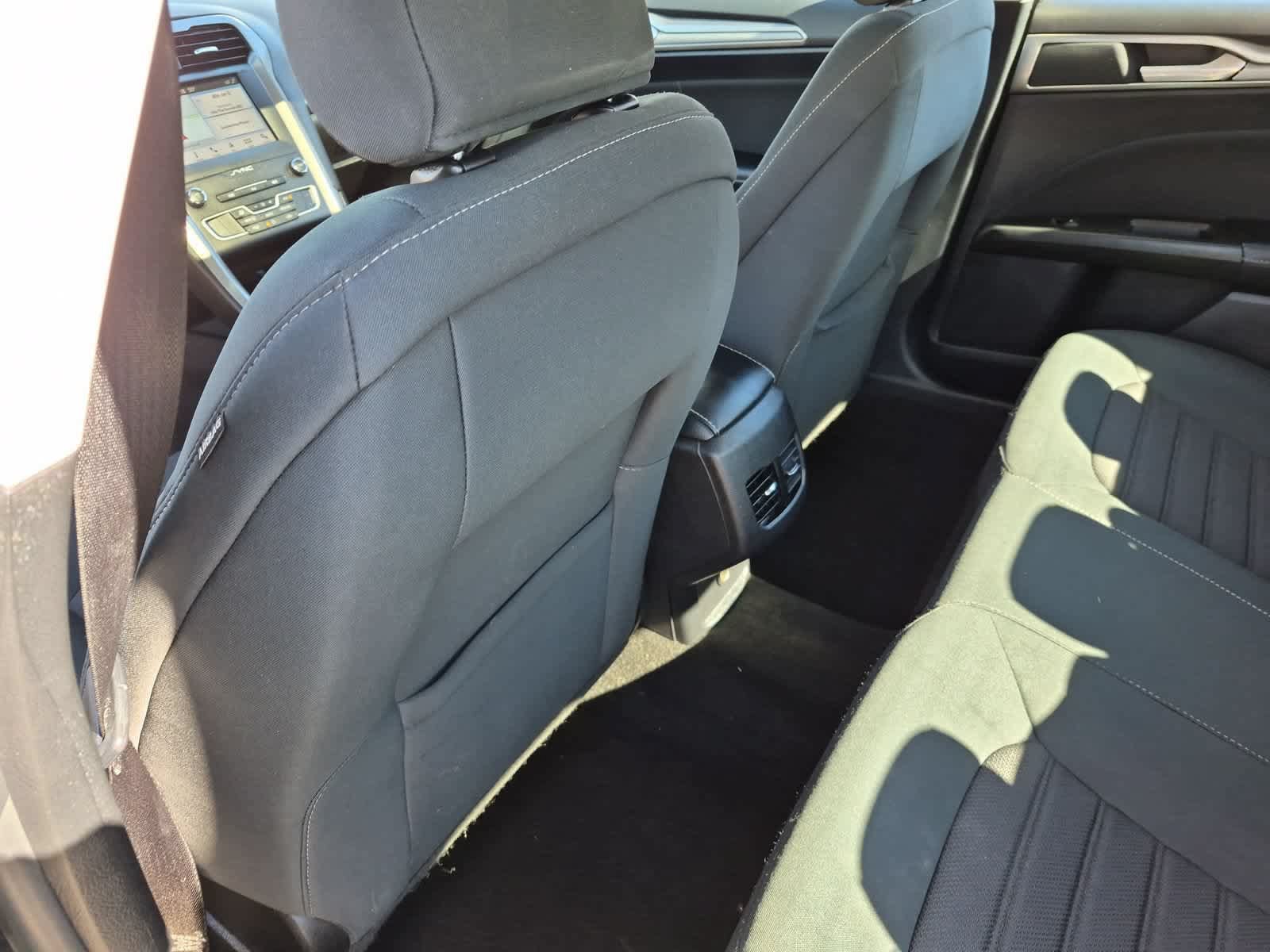 Used 2019 Ford Fusion SE FWD image 18