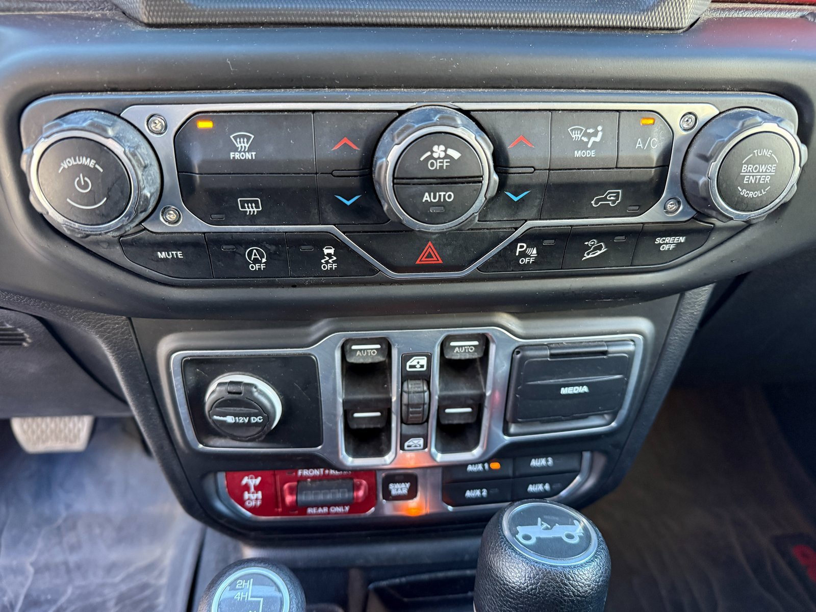 Used 2018 Jeep Wrangler Unlimited Rubicon w/ Uconnect 4C Nav & Sound Group image 13