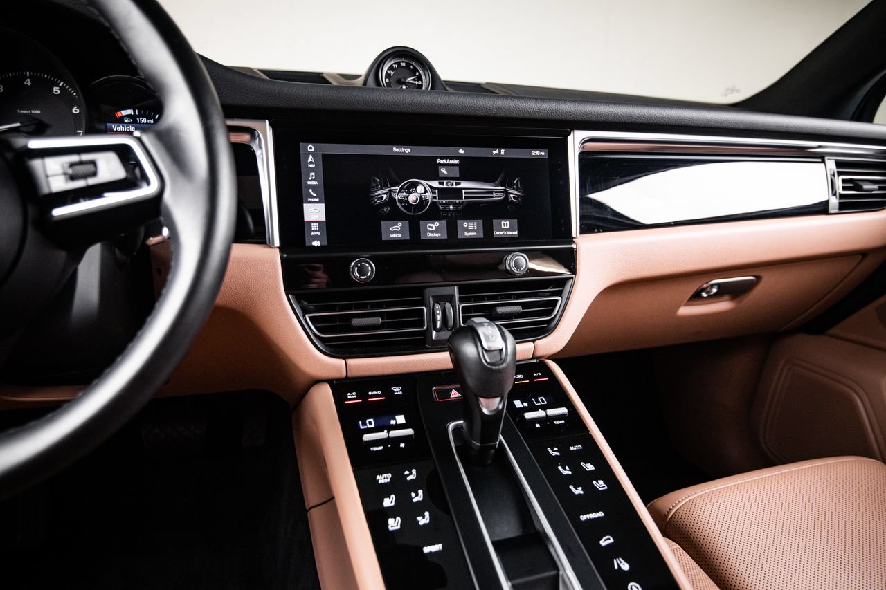 Certified 2023 Porsche Macan AWD/4WD image 19