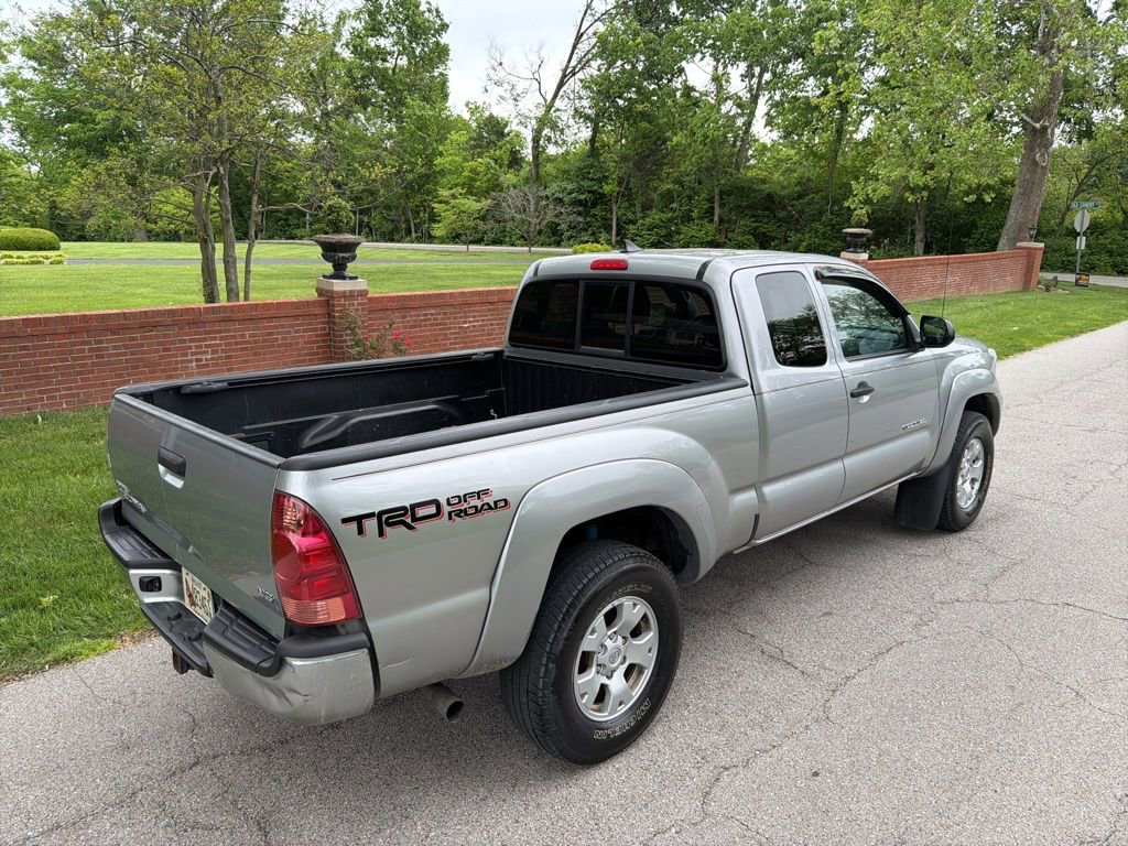 Used 2015 Toyota Tacoma 4x4 Access Cab V6 w/ TRD Off-Road Package image 12