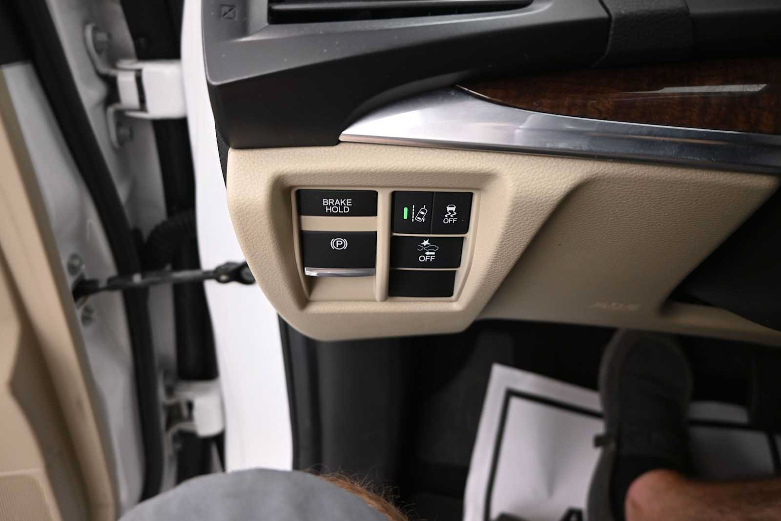 Used 2020 Acura MDX SH-AWD image 18